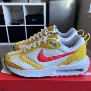 Size 8.5 Nike Air Max Dawn